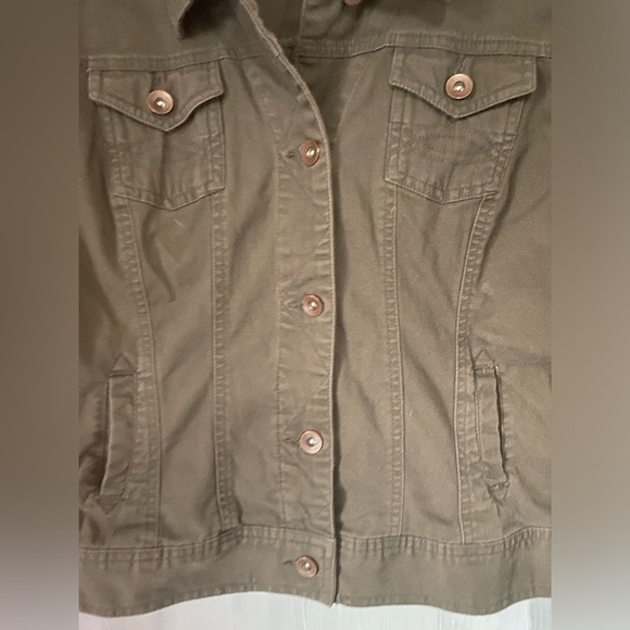 3/12$ Women’s denim Jacket tag says XL please look at measurements - Picture 6 of 8